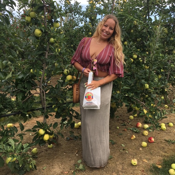 🇺🇸 Meet Your Posher! 🇺🇸 - Picture 7 of 9